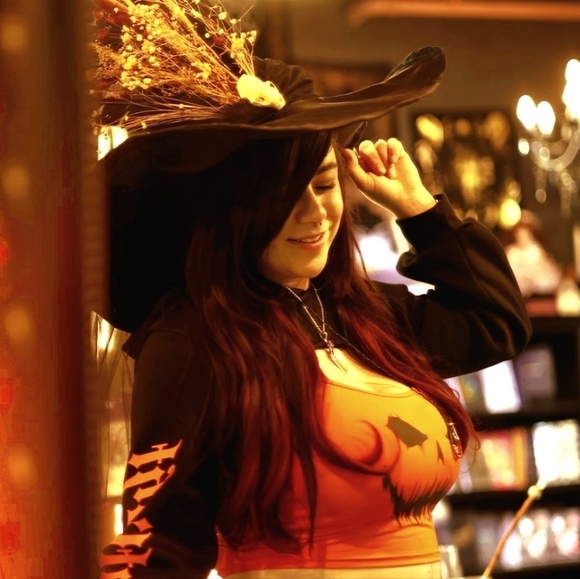 Meet your Posher, Jade - Picture 5 of 8